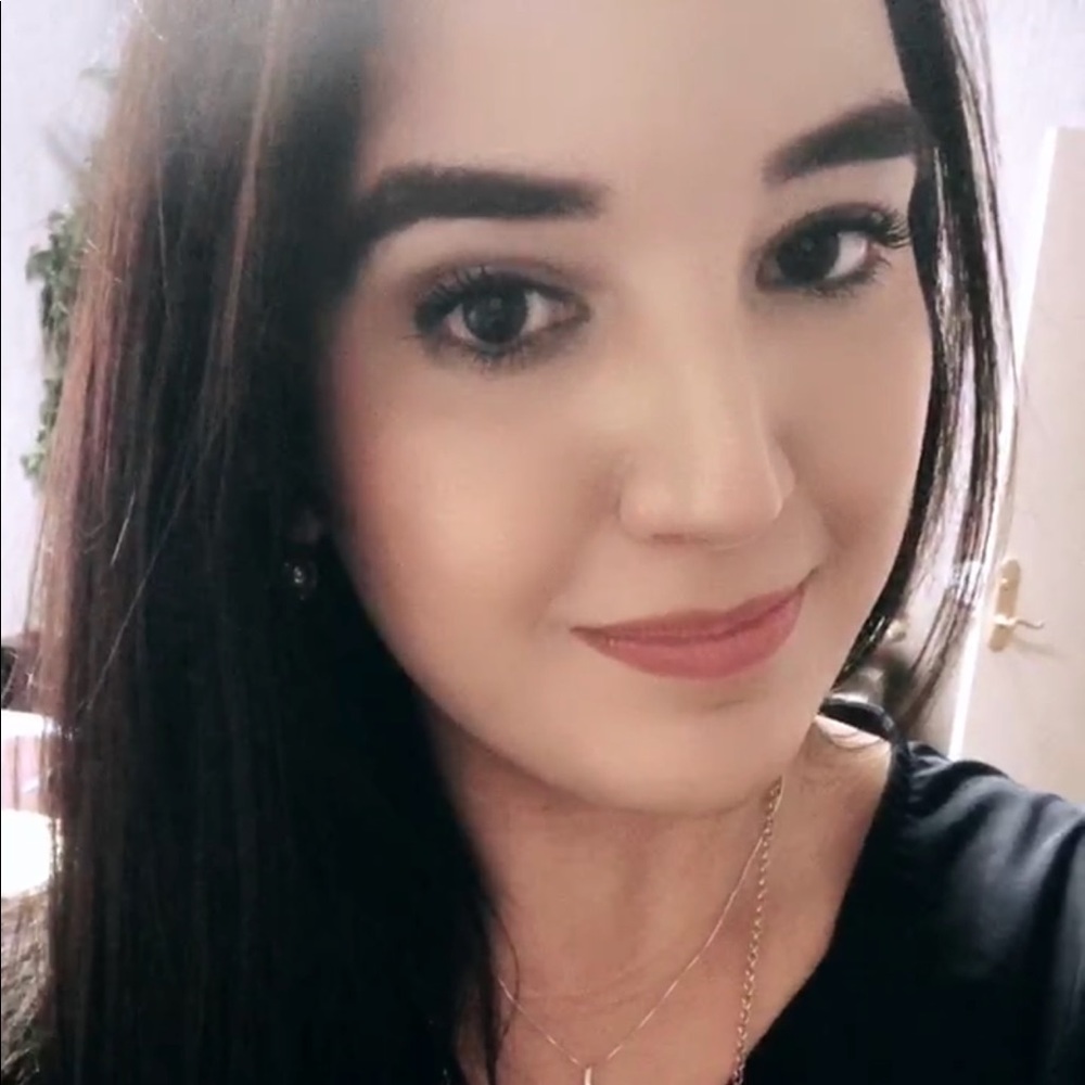 Meet your Posher, Kayla